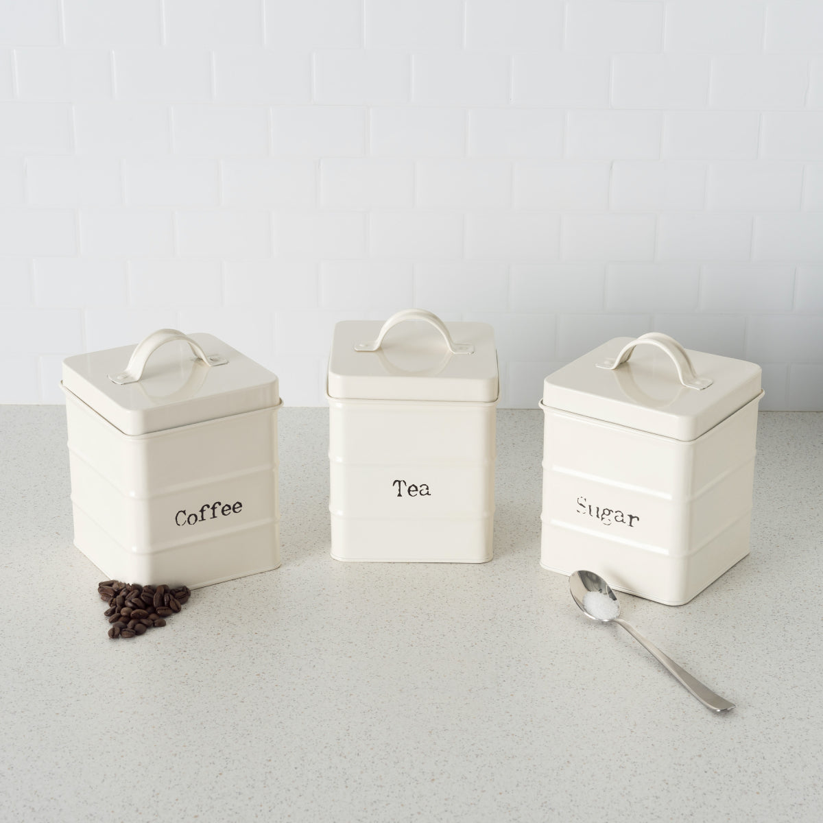 Recipiente de lata pequeño, color marfil, con leyenda ″coffe, sugar o tea″.