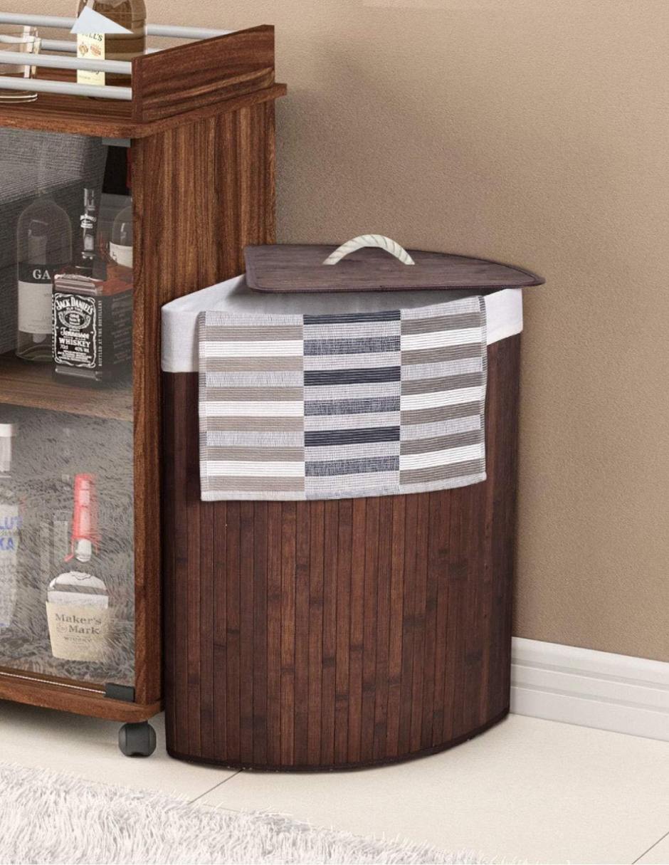 Cesto para ropa Good & Good con porta trajes y porta vestidos de bambú